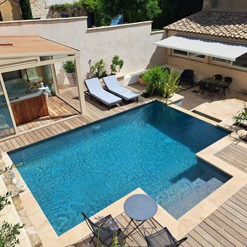 Gîte pour 4 personnes, avec piscine ainsi que jardin et jacuzzi, animaux acceptés dans les Bouches-du-Rhône