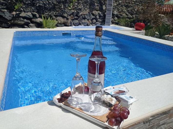 Hotel para 3 personas, con Balcón y Terraza además de Jardín y Piscina en Güímar