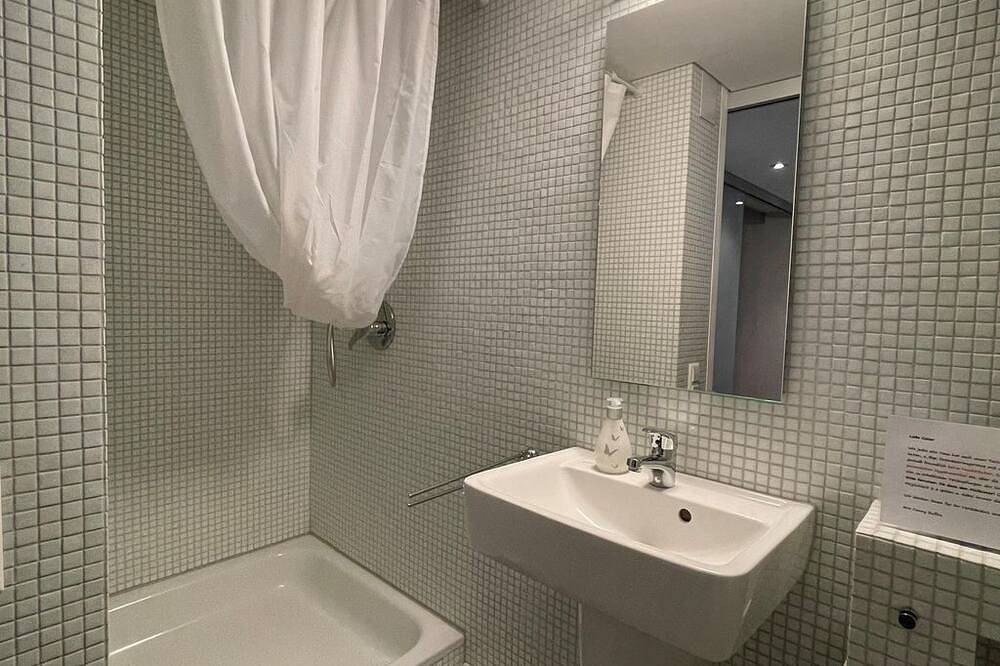 Ganze Wohnung, Ferienwohnung pfa[e]lzerleben - Appartement/Fewo, Dusche und Bad, Wc, in Oberotterbach, Südliche Weinstraße