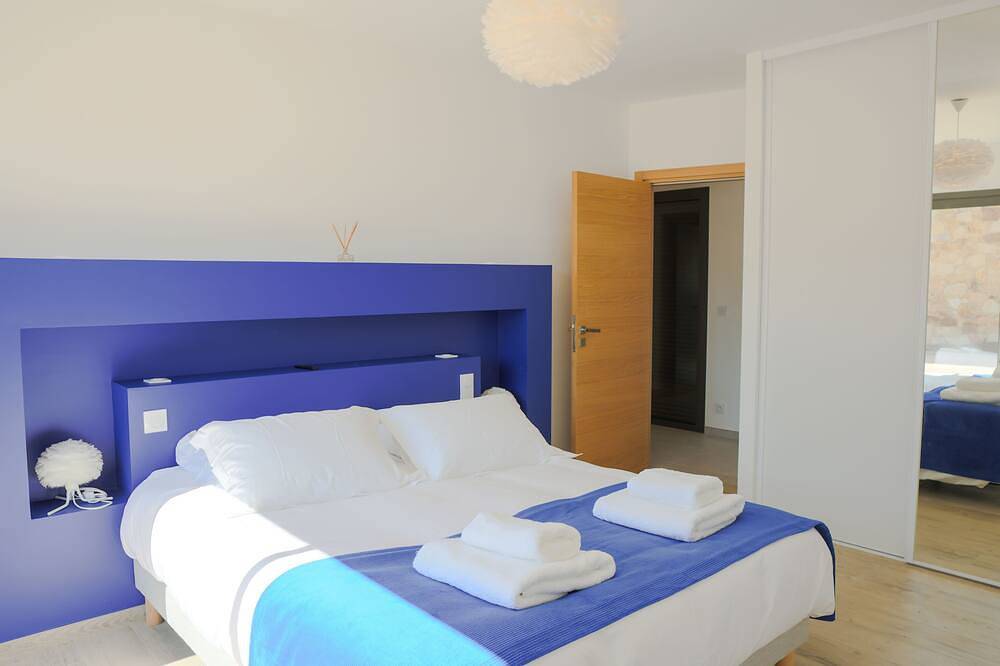 Villa d' architecte, avec superbe vue sur la baie de Calvi entre mer et montagne in Calvi, Région de Calvi