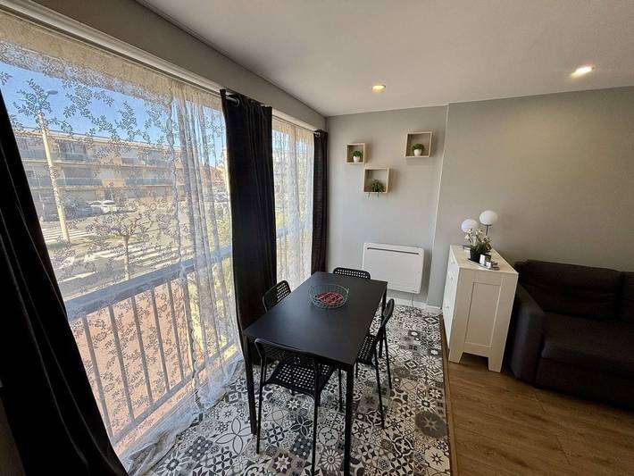 Appartement entier, Studio 4 pers à 2 min de la plage avec Tv écran plat, Wifi, proches commerces in Port-la-Nouvelle, Côte méditerranéenne (France)