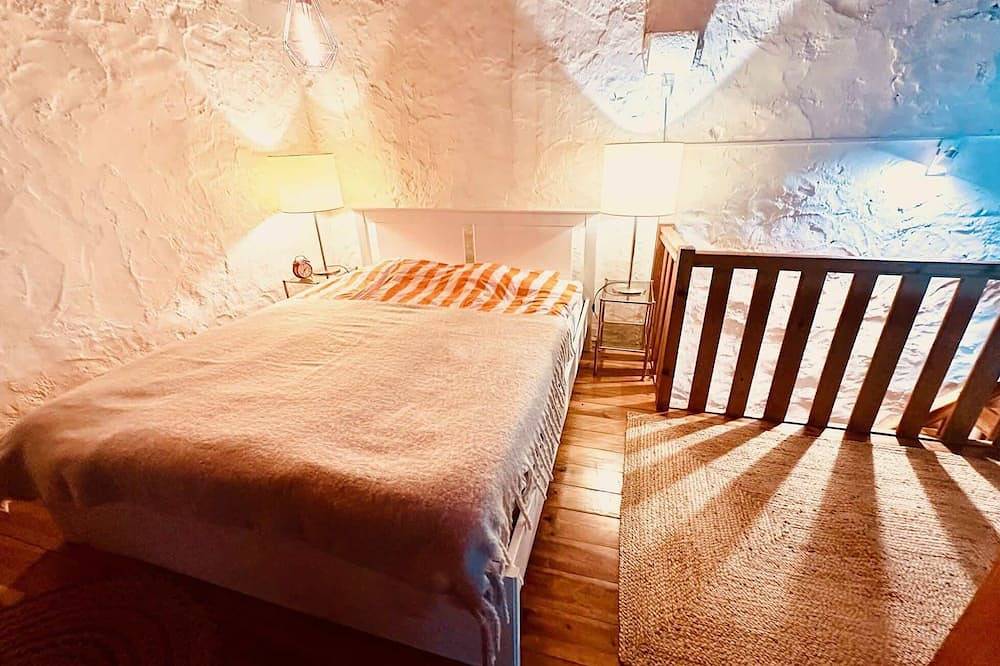 Charmantes Weinlager-Loft mit Terrasse, Pizzaofen & Kamin – 15 Min. zum Strand in Reguengo Grande, Lissabon Distrikt