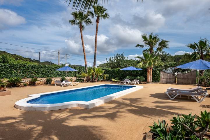 Country House 'Villa Can Andreuet De Baix' with Mountain View, Wi-Fi and Air Conditioning in Sant Carles de Peralta, Santa Eulària des Riu