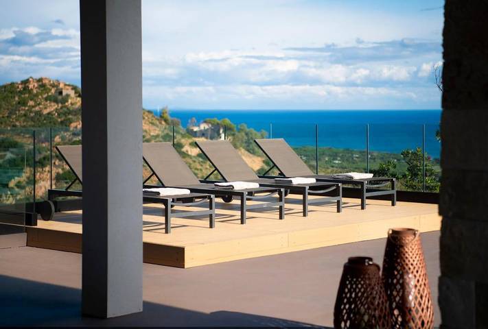 Villa pour 8 personnes, avec vue ainsi que jardin et piscine, animaux acceptés dans Eden Rock - 4