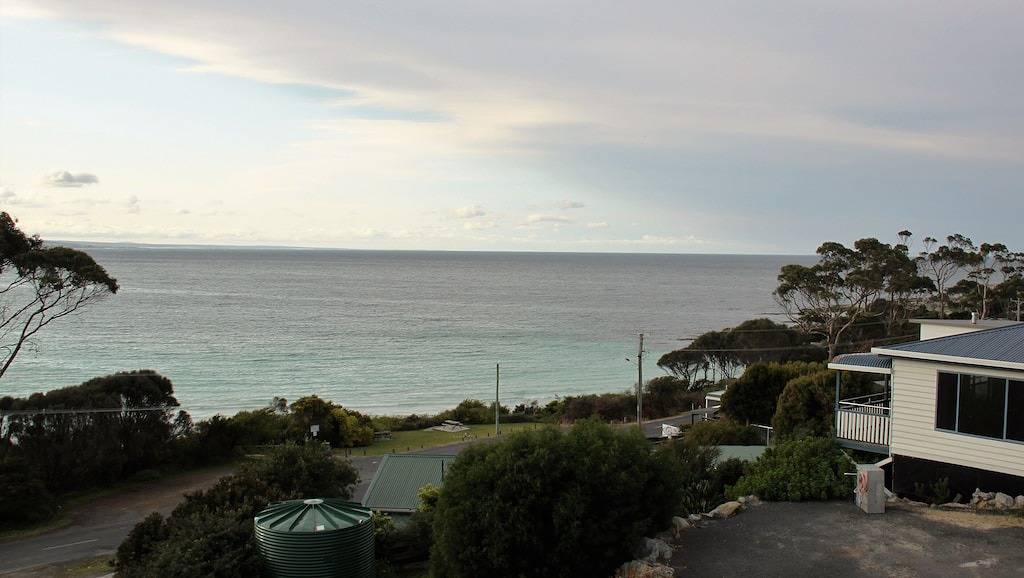 Binalong Bay Cottage 2 bedrooms, 2 bathrooms, amazing views of Binalong Bay in Tasmanien