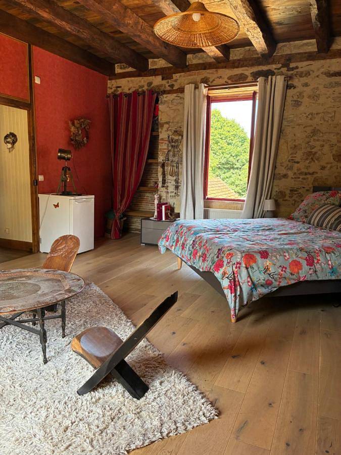 Chambre d'hôtes Bonheur 3 pers Piscine et Spa in Sarrazac, Parc naturel régional Périgord-Limousin