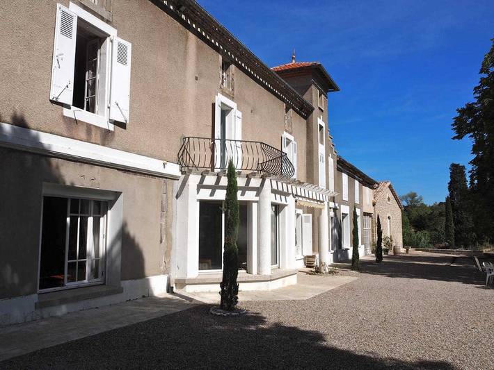 Gîte pour 14 personnes, avec terrasse ainsi que jardin et piscine à Arzens - 3