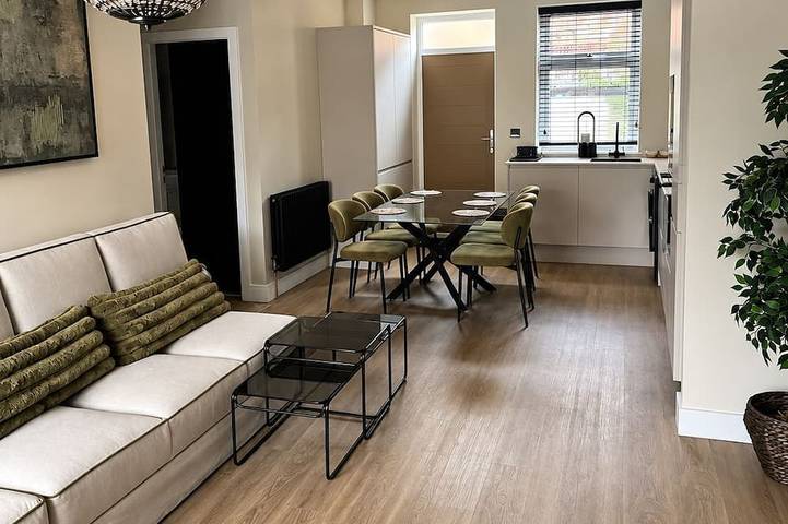 Appartement entier, Nr Airport, Sleeps 6, 5 Beds, Private Parking in Stockport, Grand Manchester