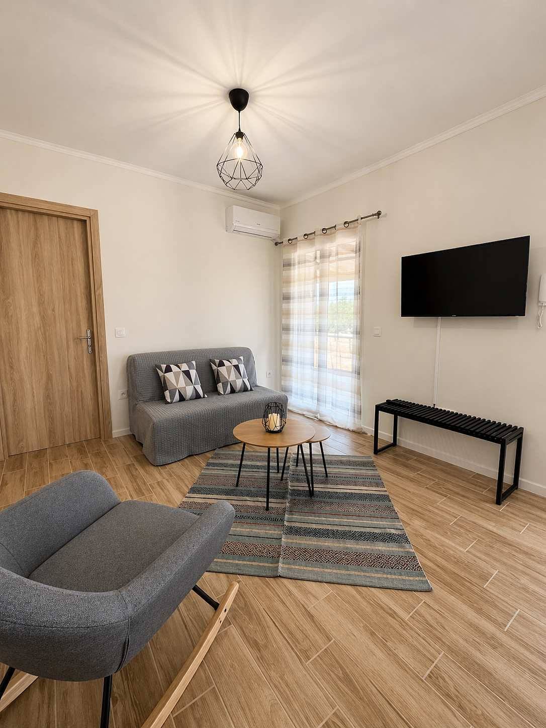 Ganze Wohnung, Ferienwohnung für 4 Personen mit Pool in Kalamata, Messenien