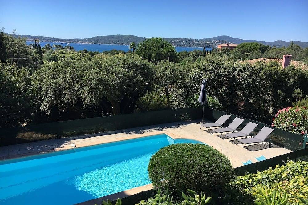 Grande villa belle vue golfe St Tropez avec Piscine .Ste Maxime-Beauvallon in Grimaud, Côte méditerranéenne (France)