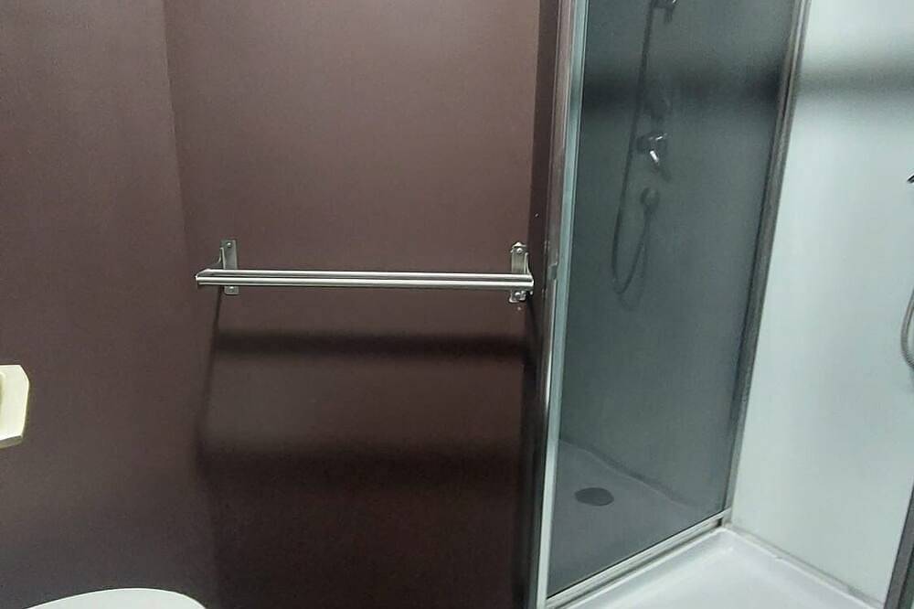 Découvrez le Confort et L'hospitalité Dans un Chambre Chaleureux et Paisible in Audun-le-Tiche, Moselle