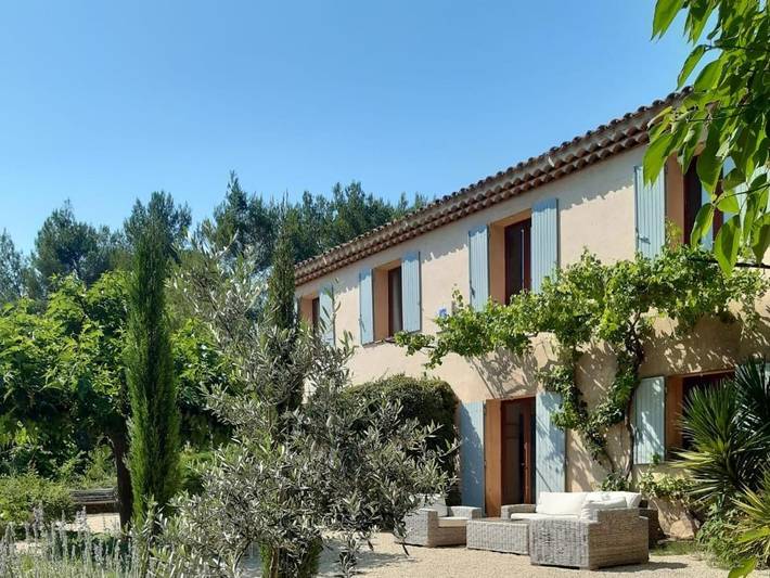 Maison d’hôte pour 2 personnes, avec Jacuzzi et Terrasse ainsi que Jardin et Vue à Peyrolles-en-Provence