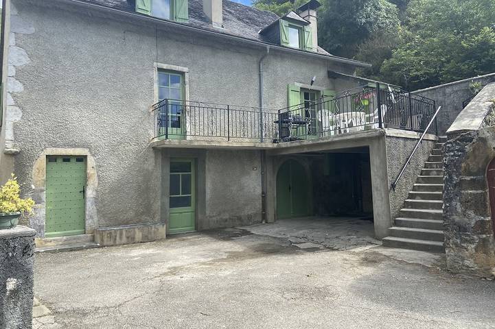 Location de vacances pour 7 personnes, avec terrasse et jardin à Osse-en-Aspe