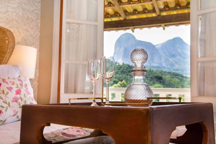 Pousadas para 2 pessoas, com jacuzzi e piscina e ainda jardim em Aracê