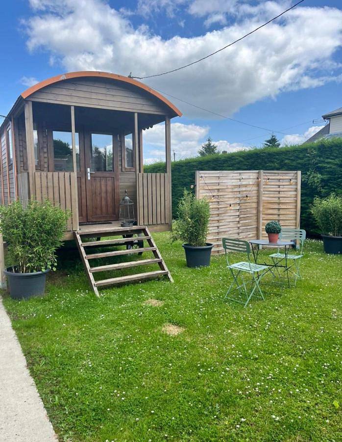 Location de vacances pour 2 personnes, avec terrasse et sauna ainsi que jardin et jacuzzi dans Giverville