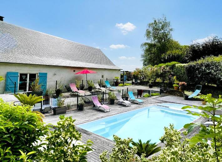 Gîte pour 2 personnes, avec jardin ainsi que terrasse et piscine, animaux acceptés à Monein