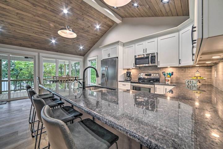 Vacation rental for 8 people, with pool and yard as well as terrace in Kentucky Lake