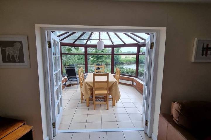 Riverside cottage in idyllic  location with private mooring.Great for fishing! in Bramerton, The Broads