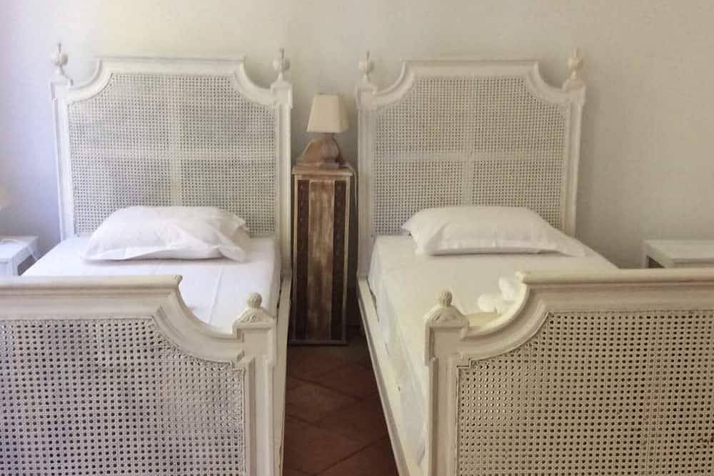 Magnifique Maison de Maitre dans un magnifique parc privé avec piscine chauffée. in Mas-Saintes-Puelles, Région de Carcassonne