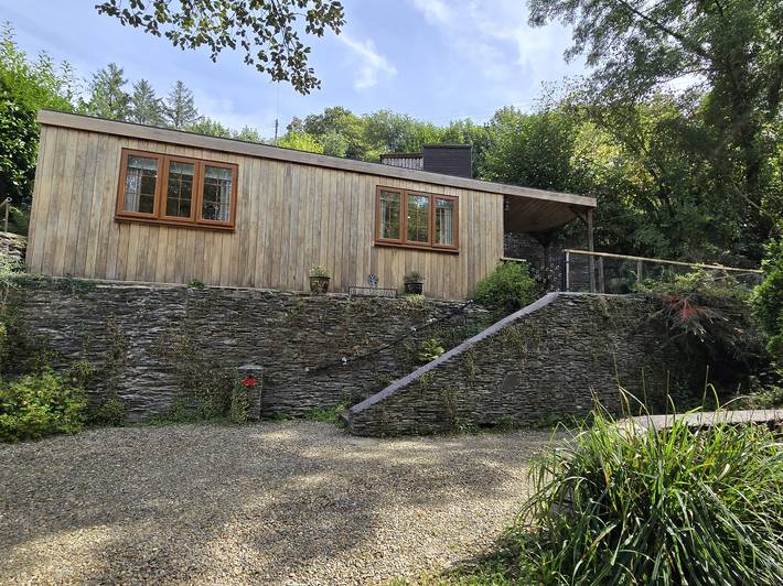 Lodge for 2 people, with garden in Wales