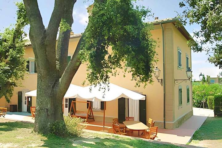 Location de vacances pour 6 personnes, avec piscine et jardin, animaux acceptés à Bagnaia