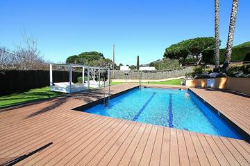 Chalet para 10 personas, con jardín además de vistas al mar y balcón en Provincia de Gerona