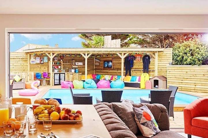 Beach house for 24 people, with terrace, with pets in Newquay