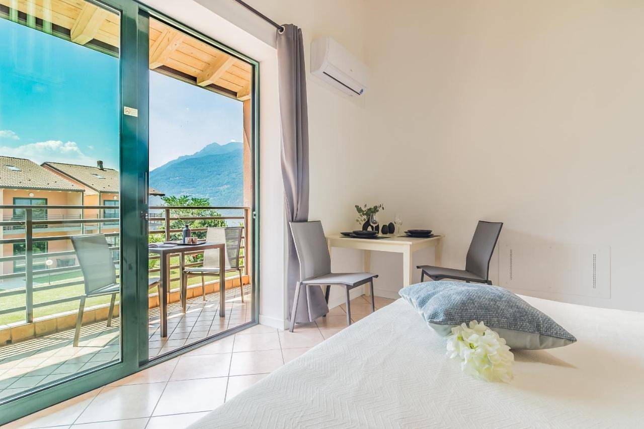 Ganze Wohnung, Monolocale con soppalco Brezza del lario by Varenna Holidays da 11 a 18 e da 28 a 35 in Dervio, Orobie Alpen West