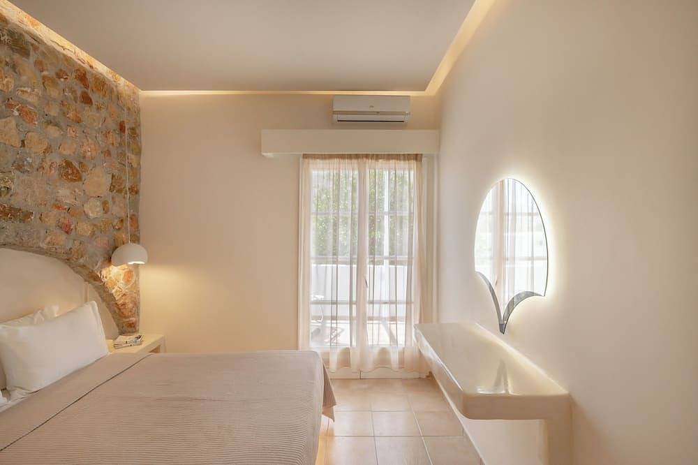 Apartamento entero, Luxury Two Bedroom Apartment with hot tub - L&E in Playa de Perivolos, Perissa
