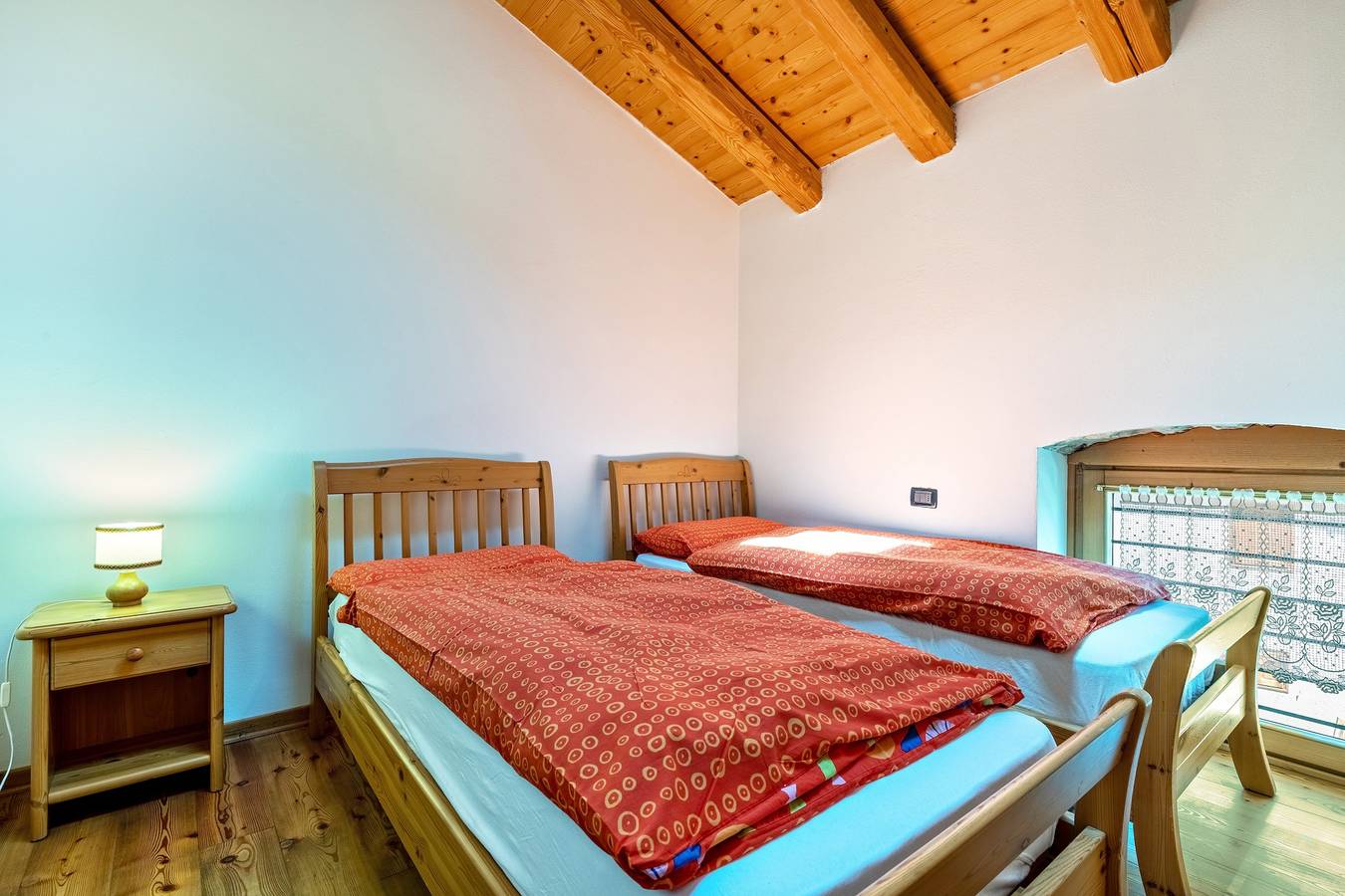 Appartement entier, Appartement de vacances "Agritur Piazera Attico" avec vue sur la montagne in Ronzo-Chienis, Montagnes autour du lac de Garde
