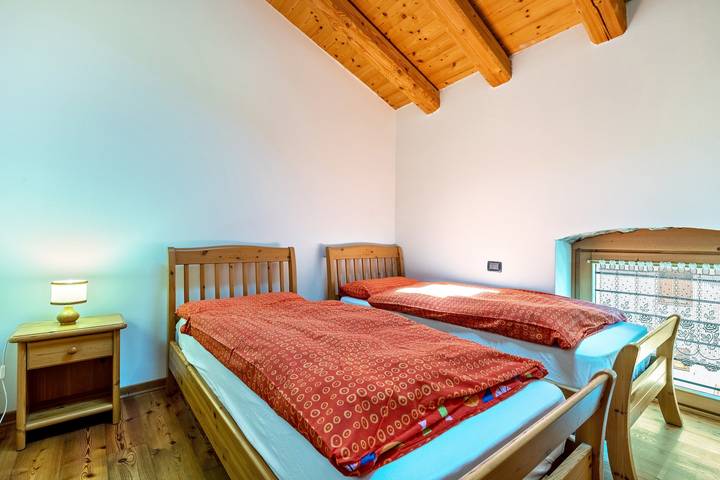 Appartamento intero, Appartamento per vacanze "Agritur Piazera Attico" con vista sulle montagne in Ronzo-Chienis, Prealpi Gardesane