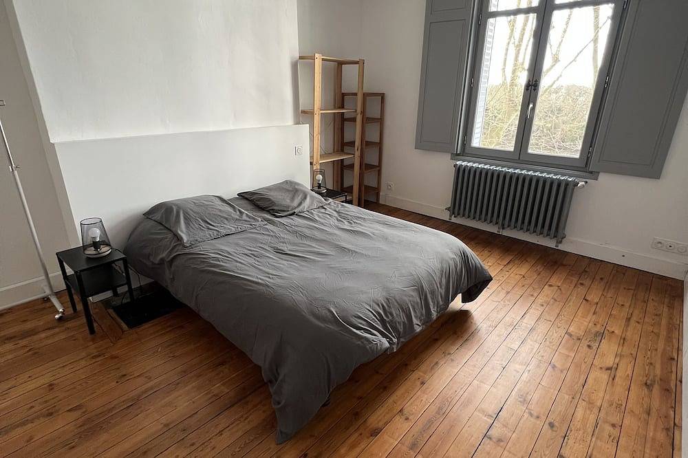Entire apartment, Apartment in the heart of Chinon in Chinon, Loire Valley