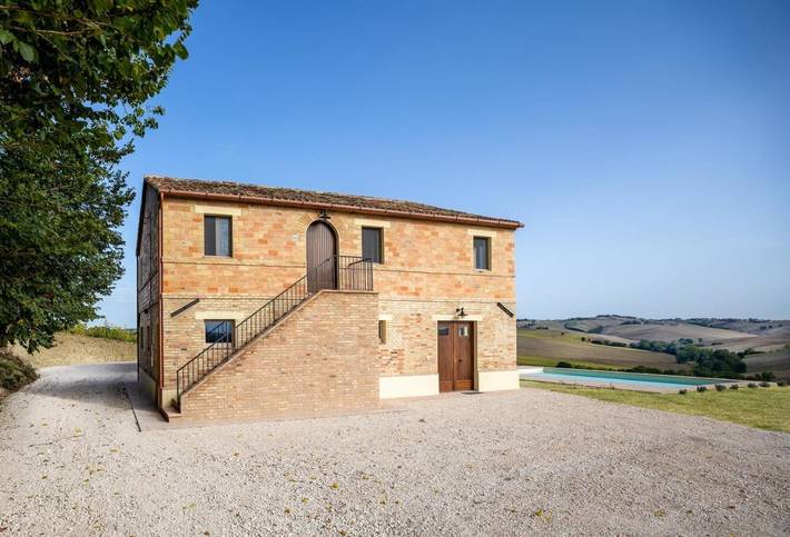 Ferienhaus für 12 Personen, mit Terrasse und Garten sowie Pool und Ausblick in Cingoli