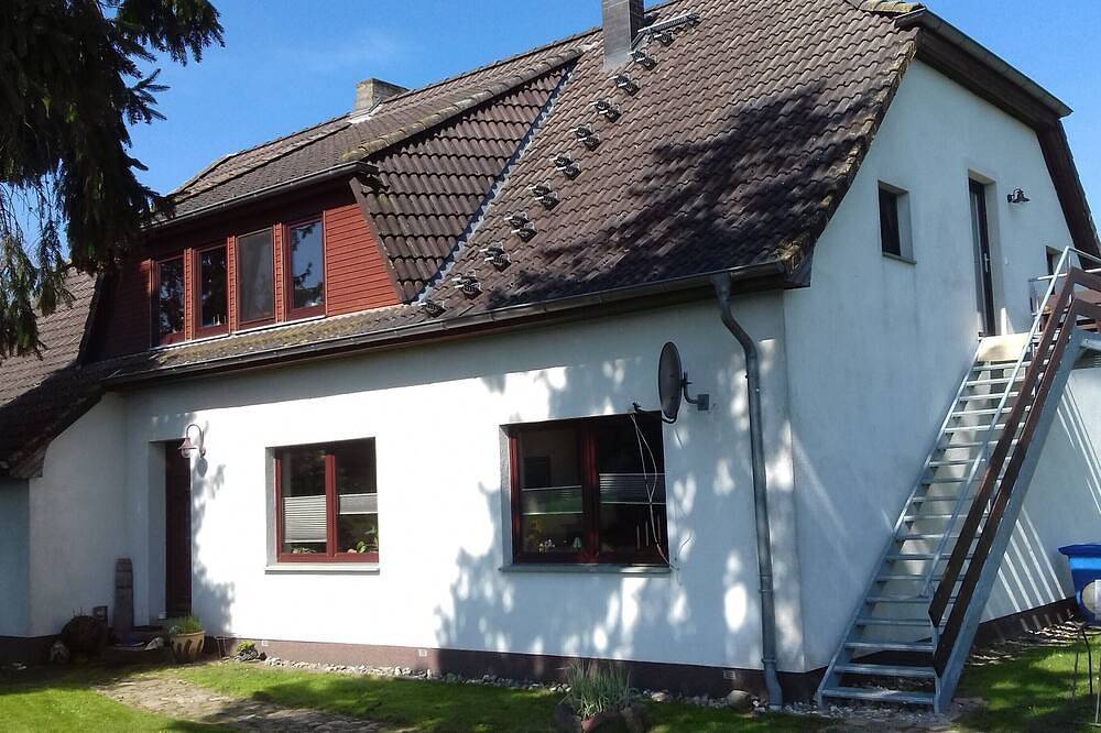 Apartamento entero, Vacaciones en el mar Báltico - un lugar aislado cerca del bosque in Ahrenshagen-Daskow, Pomerania Occidental