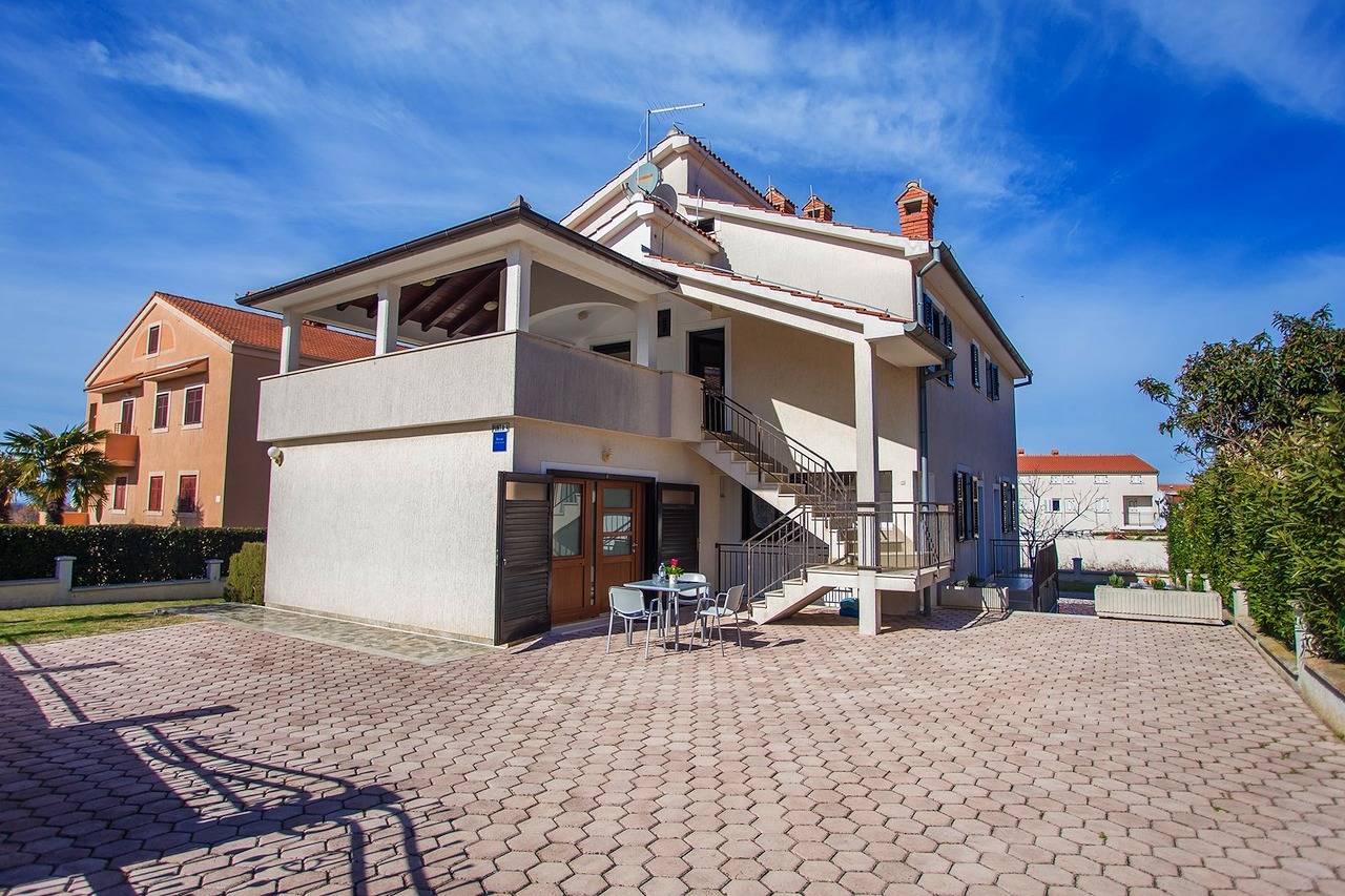 Ganze Wohnung, Apartment Punta V mit Balkon und Meerblick in Mali Maj, Poreč