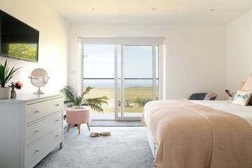 Holiday Rental for 16 People in Nefyn, Llŷn Peninsula, Photo 1