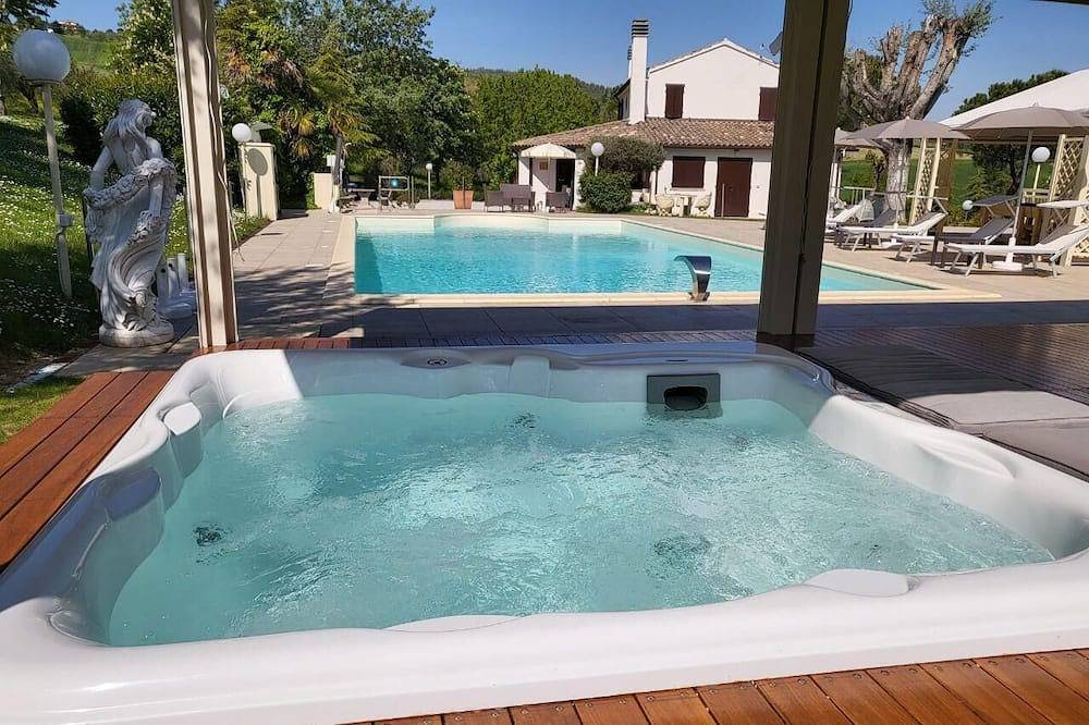 Villa with pool, Jacuzzi and Spa with 4 suites in Rimini in Rimini, Rimini Provinz