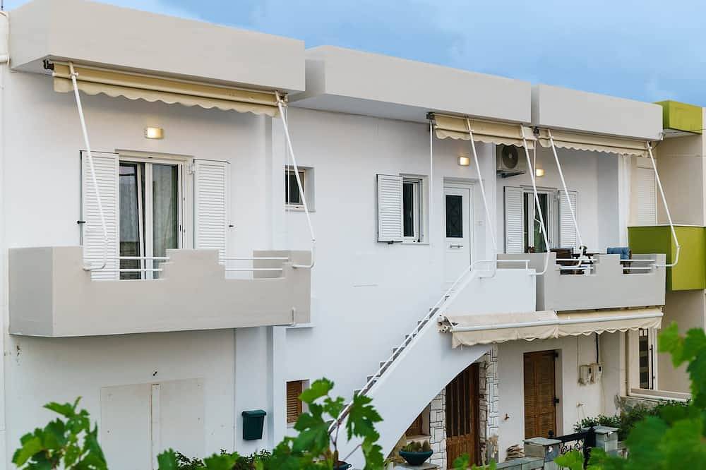 Cozy 1st floor apartment with balconies in Milatos, North Crete