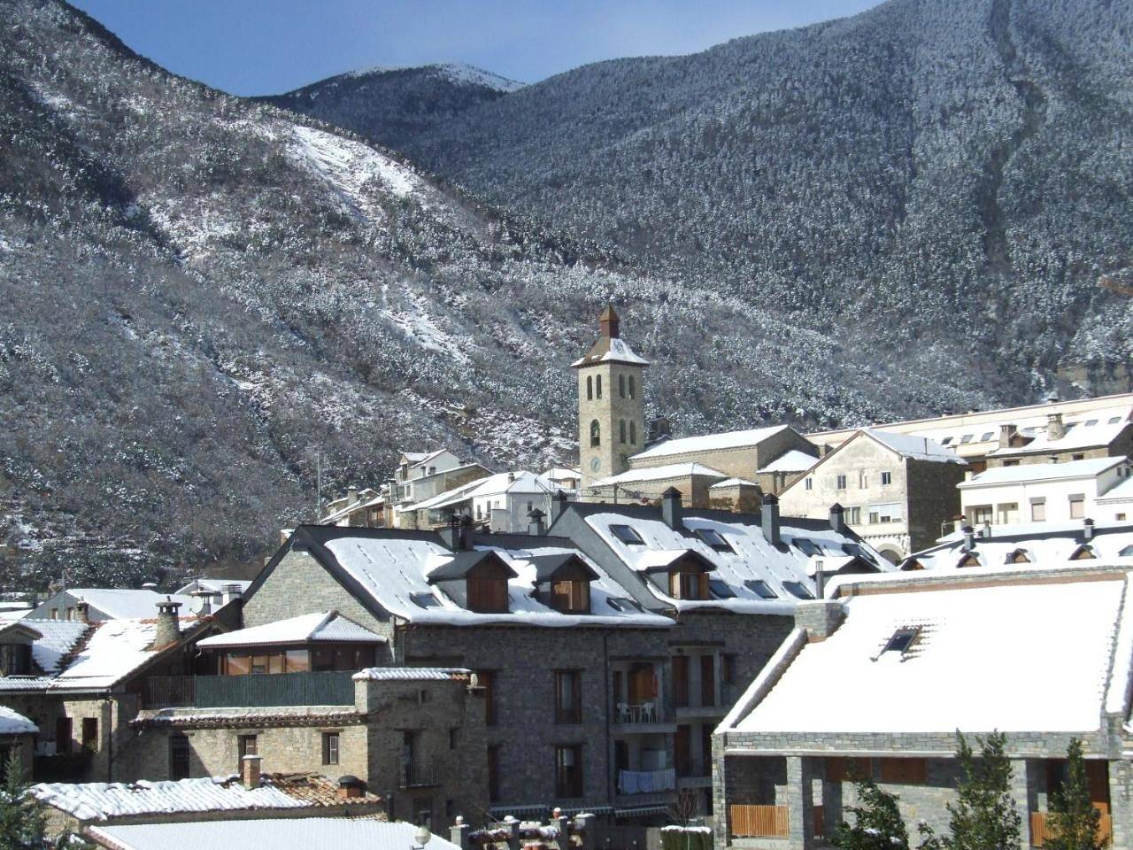 Hotel para 10 personas con jardín in Biescas, Pirineo Aragonés