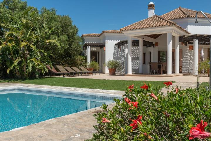 "Luxury Villa Malva" mit Pool, Wlan, Terrasse und Garten in Benalup-Casas Viejas, Costa de la Luz