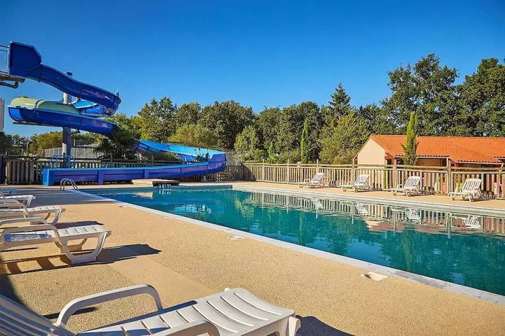 Camping pour 6 personnes à La Boissière-de-Montaigu