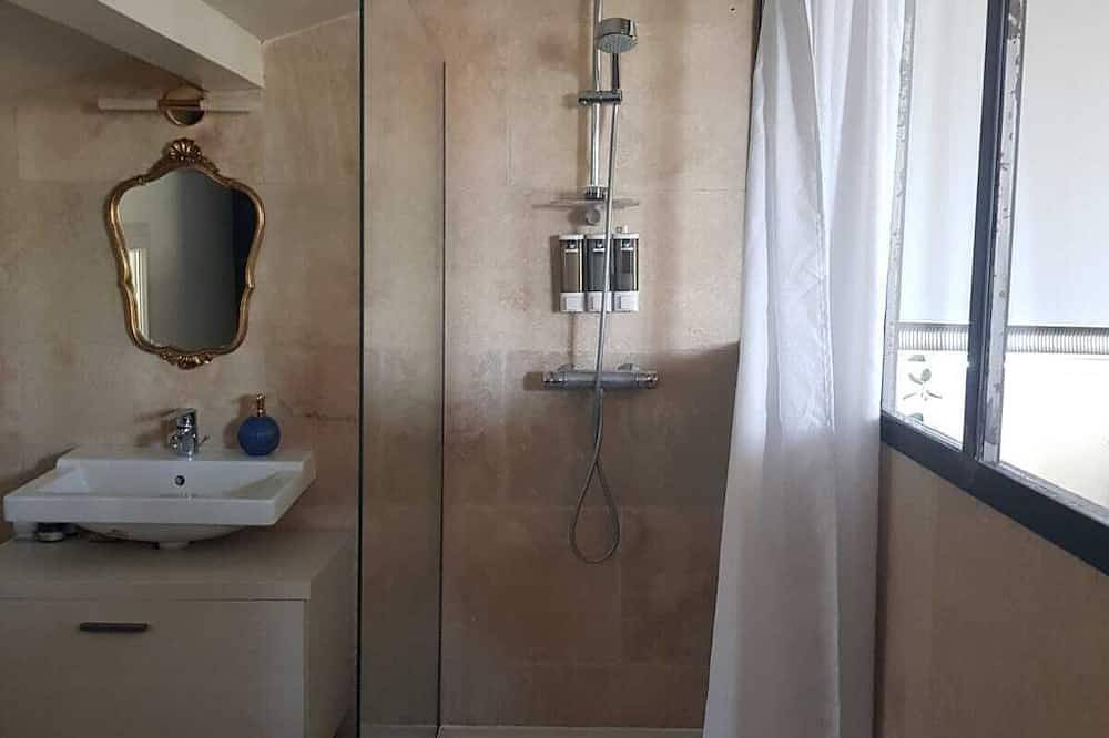 Maison avec piscine au coeur des vignes in Tavel, Région de Nîmes