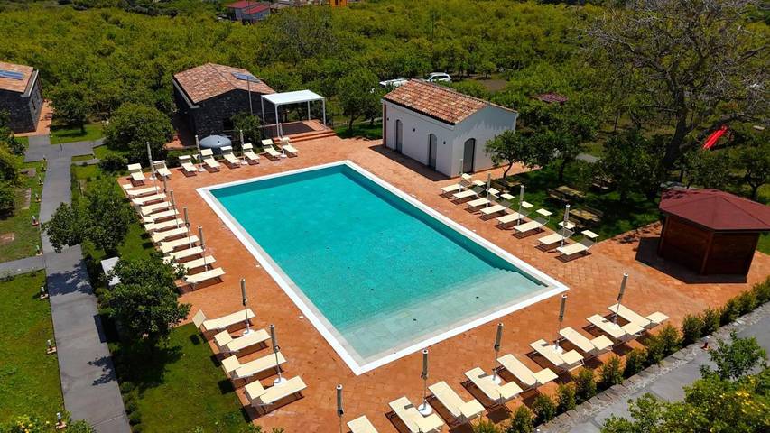 Agriturismo per 3 persone, con piscina e panorama nonché giardino a Riposto