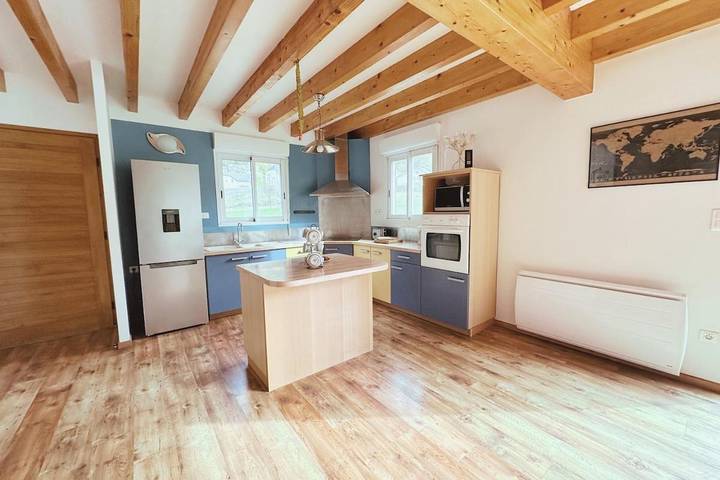 Gîte pour 6 personnes, avec vue ainsi que terrasse et jardin, animaux acceptés à Aste-Béon - 4
