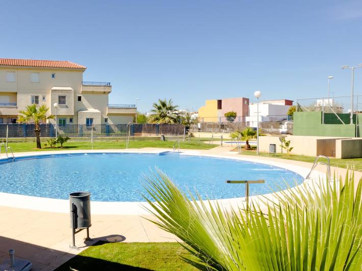 Gîte pour 4 personnes, avec terrasse ainsi que jardin et piscine, animaux acceptés à Sanlúcar de Barrameda - 3