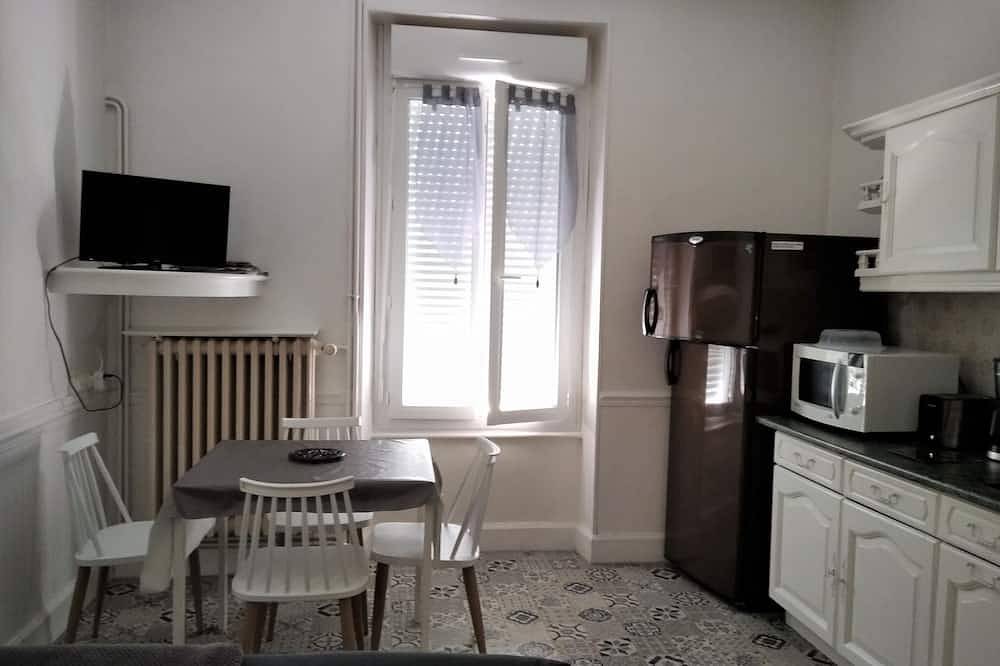 Apartamento entero, Au Doux Ombrages: tranquila T2 en el primer piso con balcón in La Bourboule, Parque Natural Regional Volcans d'Auvergne