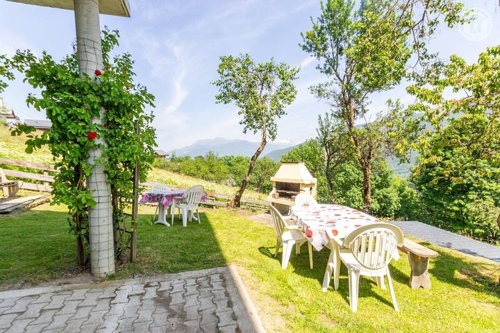 Gîte pour 11 personnes, avec terrasse et jardin, animaux acceptés à Saint-Jean-de-Belleville - 4