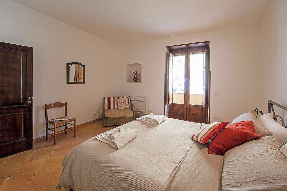 Appartamento intero, Borgo di Conca - La Marina - appartamento sulla spiaggia di Conca dei Marini. in Conca dei Marini, Costiera amalfitana