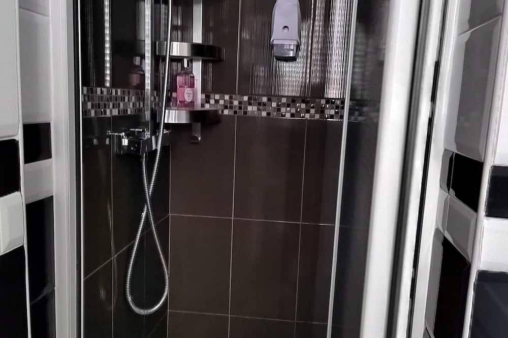 Apartamento entero, Studio near La Défense, close to amenities, close to streetcar and bus transport. in Colombes, Altos del Sena