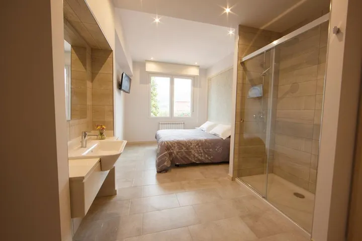 Casa de huéspuedes para 3 personas, con jardín además de piscina y terraza - 1